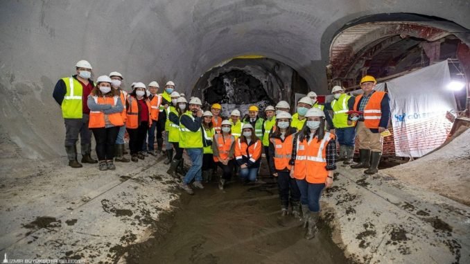 Fahrettin Altay Narlidere metro hattinin ilk tunelinde kesintisiz baglanti saglandi Fahrettin Altay Narlidere metro hattinin ilk tunelinde kesintisiz baglanti saglandi