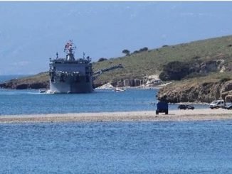 Foca'da Dusen Askeri Ucagın Enkazi Denizden Cikarildi