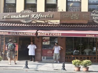 Tarihi Sultanahmet Koftecisi Mehmet Tezcakin